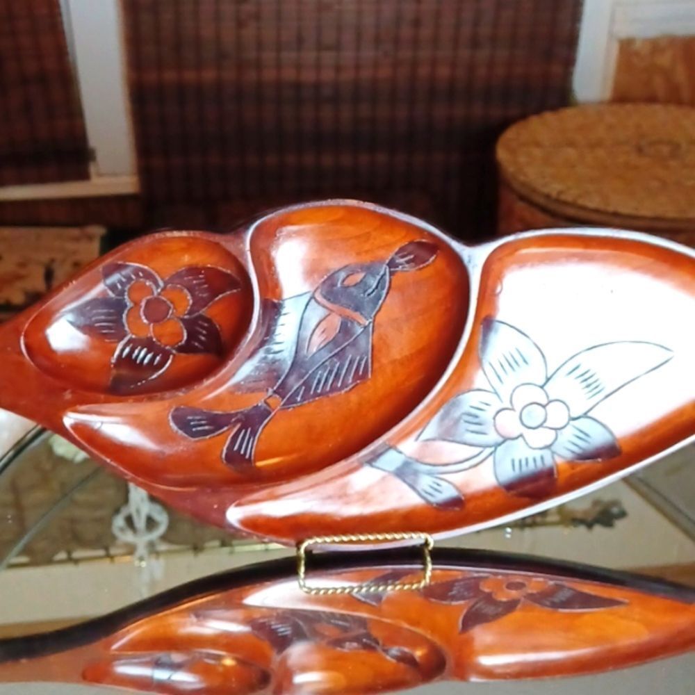 HAND CARVED Balsam‎ Wood Serving XL  Leaf Sectional Tray